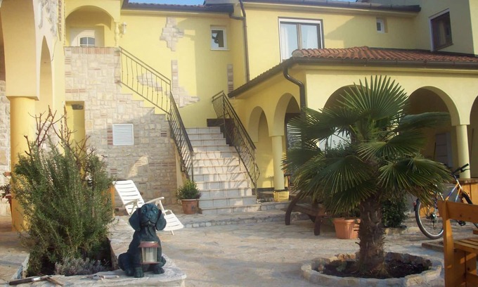 Nova Vas Apartment | child-friendly apartments in Porec - pets allowed near the sea