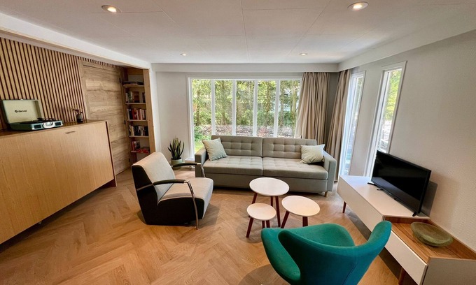 Municipality of Elburg Ski Chalet | Child-friendly holiday home near a pool and playground in the forests of Veluwe