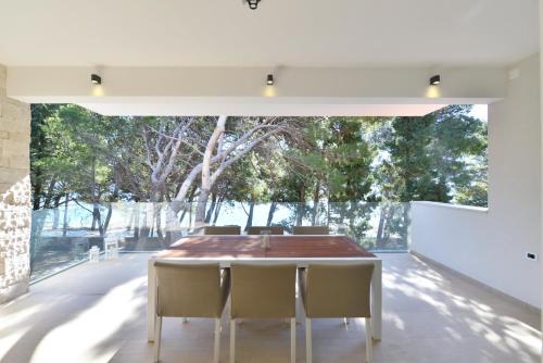 Bol Apartment | Chiponsky One - 5 star beachfront property