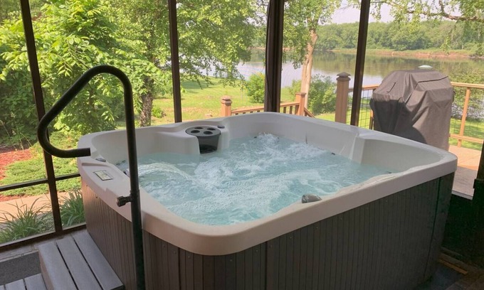Durand House | Chippewa Riverfront Retreat Sleeps 8 and Hot Tub