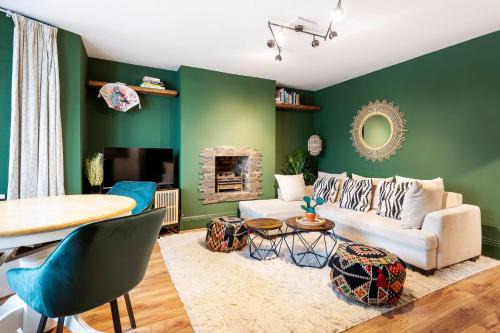 Turnham Green Apartment | Chiswick Gem Stylish 1-Bed Flat for Modern Living