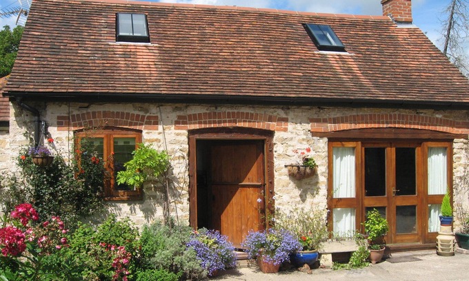 Littlebredy Cottage | Chocolate box cottage in 8 acres of pasturland on Jurassic coatline of Dorset
