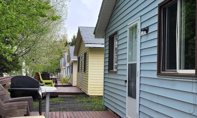 Edgetts Landing Cottage | Chocolate River Cottages - Chocolate River 1 Bedroom Cottage No.1