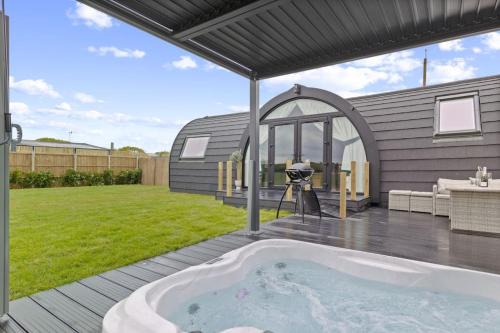 Ford Apartment | Choller Lodges - The Barn House With Hot Tub