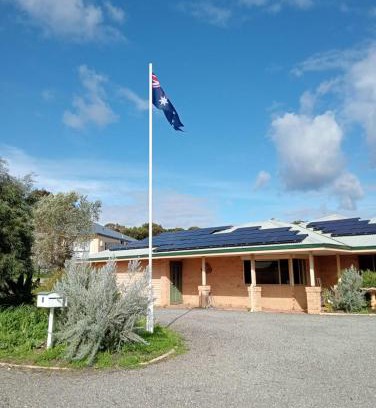 Dawesville House | Christian couples retreat, pet friendly BnB