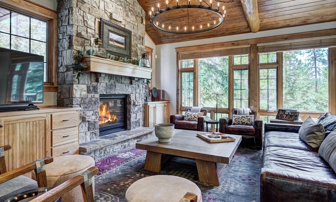 Christie Heights House | Christie Heights Elegant Retreat - Incredible Mountain Home Close to Slopes, Hot Tub, Pool Table