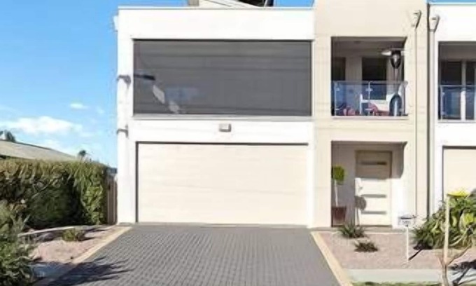 Christies Beach House | Christies Beach Exclusive Townhouse