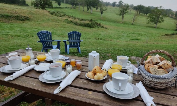 Saint-Bonnet-de-Four Bed & Breakfast | Christine Scuflaire