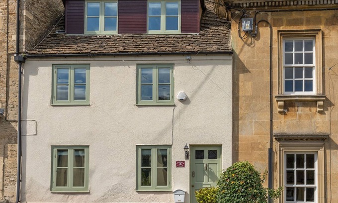 Tetbury Cottage | Christmas Cottage - pet-friendly in Tetbury