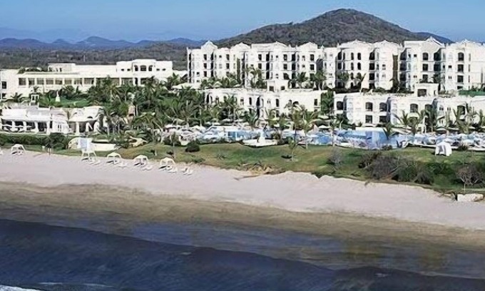 Cerritos Villa | CHRISTMAS OR NEW YEARS IN A VILLA AT PB EMERALD ESTATES - EMERALD BAY ALSO AVAIL
