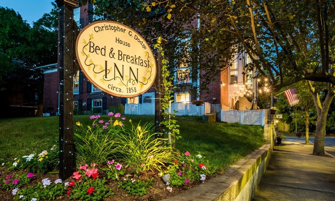 Smith Hill Bed & Breakfast | Christopher Dodge House