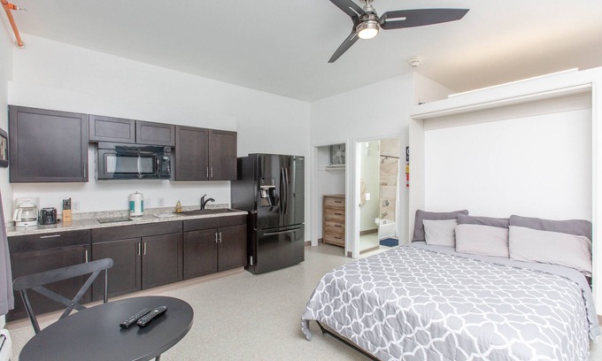 Abbott Loop Apartment | Chugach Mountains View South Anch Premium Suite