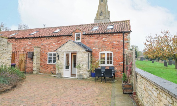 Old Somerby Cottage | CHURCH BARN, pet friendly, with open fire in Grantham
