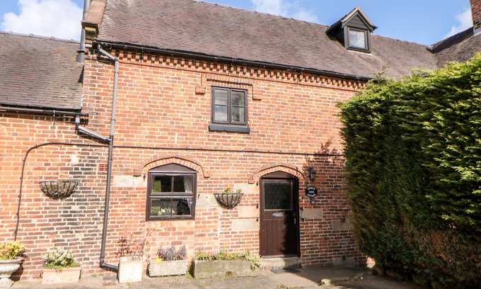Darley Moor Cottage | CHURCH FARM COTTAGE, pet friendly, with open fire in Edlaston