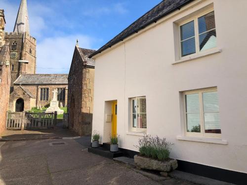 Hatherleigh House | Church View Cottage & Barn