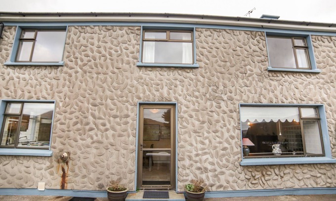 Cahirciveen Cottage | CHURCH VIEW, family friendly in Cahersiveen, County Kerry