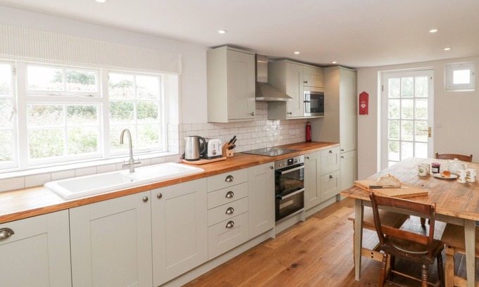 Ebbesborne Wake Cottage | Church View
