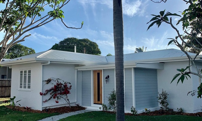 Urangan Cottage | Churchill Cottage - 300 meters to the bay, Kid friendly!