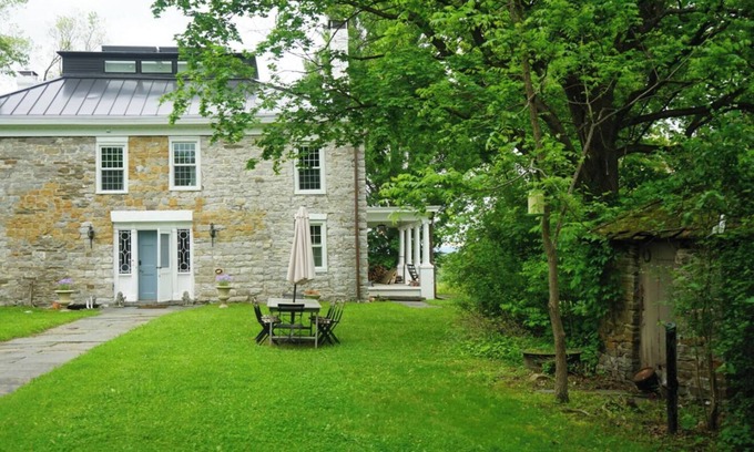 Coxsackie House | Circa 1781 Hudson Valley Retreat with Amenities