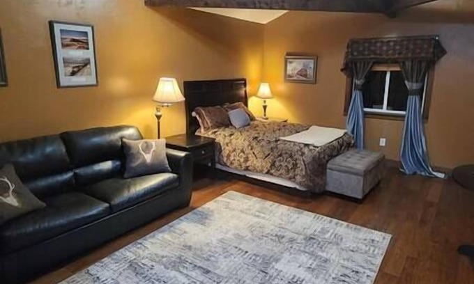 East Glacier Park Village Cabin | Circle R Cabin 1, Private Ranch, Mountain Views