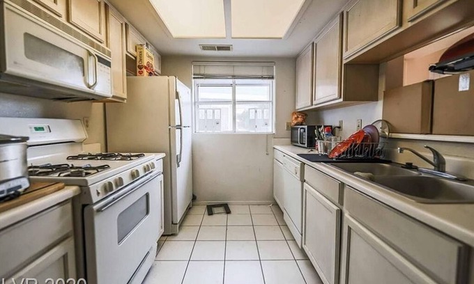 Whitney Condo | Circle duck
