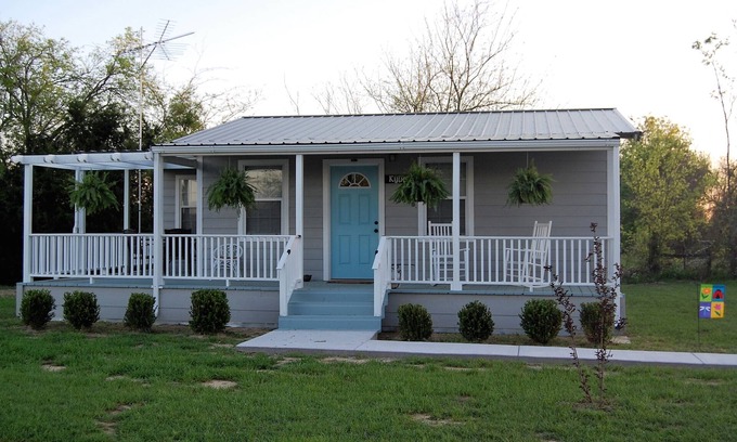 Grand Saline Cabin | Circle P Cabins - First Monday Trade Days - Now with 3 cabins on 3 acres