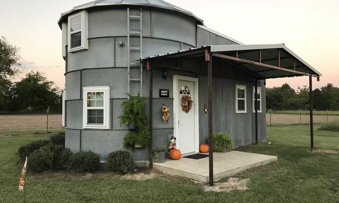 Grand Saline Cabin | Circle P Cabins - First Monday Trade Days - 4 cabins on 3 acres
