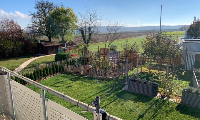 Rutesheim Apartment | City Apartment Hasenheide - Wohnung mit 3 Schlafzimmern und Balkon mit Landschaftsblick
