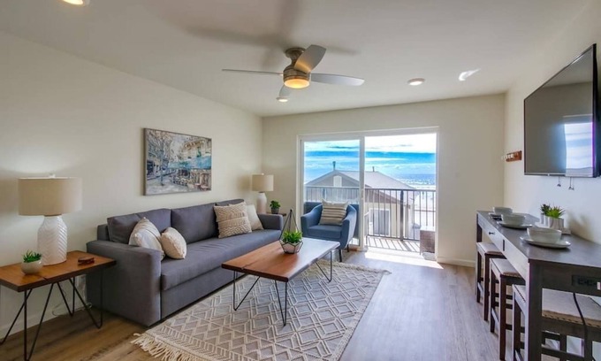 Mira Costa Condo | City Beach House #B - Oceanfront