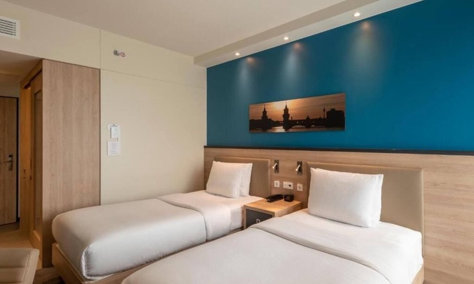 Mitte Hotel | City Center Haven: Breakfast Included & Onsite Parking Close to Museum Island!
