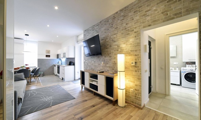 Zagreb Apartment | City center luxery spa apartment (WiFi, parking, center)