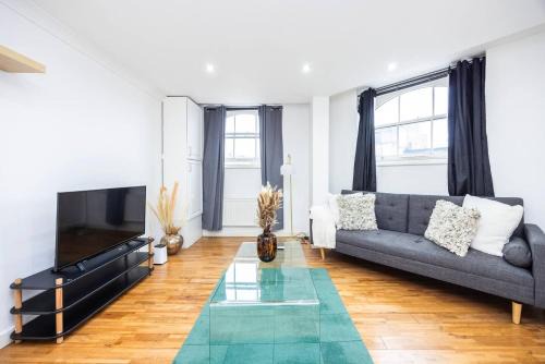 Spitalfields House | City Chic Apartment Steps From Liverpool Street