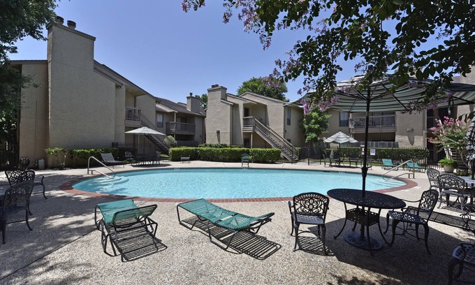Garden Oaks Condo | CITY CONDO