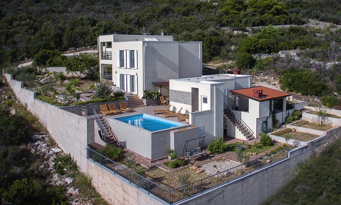 Cove Donja Krusica (Donje selo) Villa | City gateway apartment with perfect view