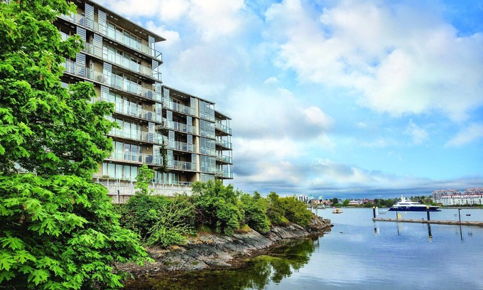 Inner Harbour Resort | City has too much to offer !
