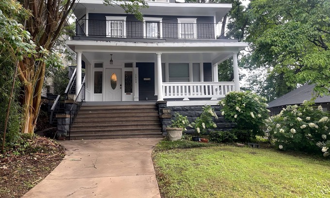 Glen Iris Apartment | City Lights UAB Cozy 1-Bedroom Getaway