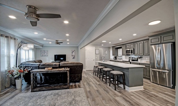 Clinton House | City Retreat Near the Lake, Great for Fishing