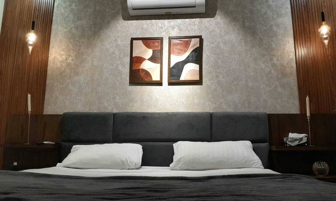 Lahore Apartment | City Vibes - Modern 1BHK Apartment - For Families & Travelers @ Zameen Opal