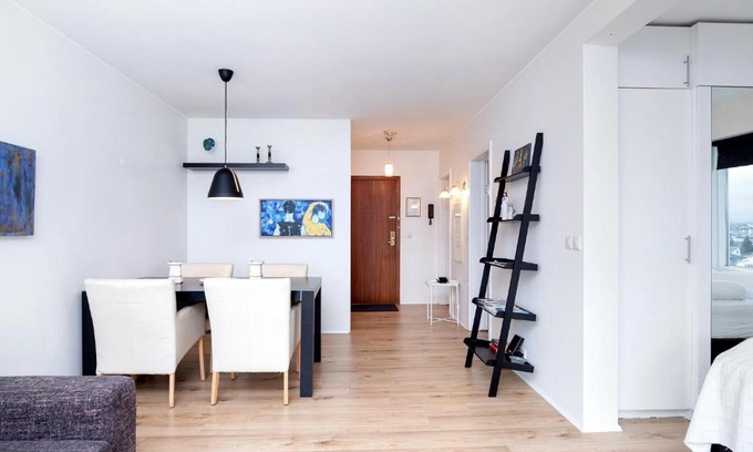 Laugardalur Apartment | City view, bright & cozy - Free parking (A4)