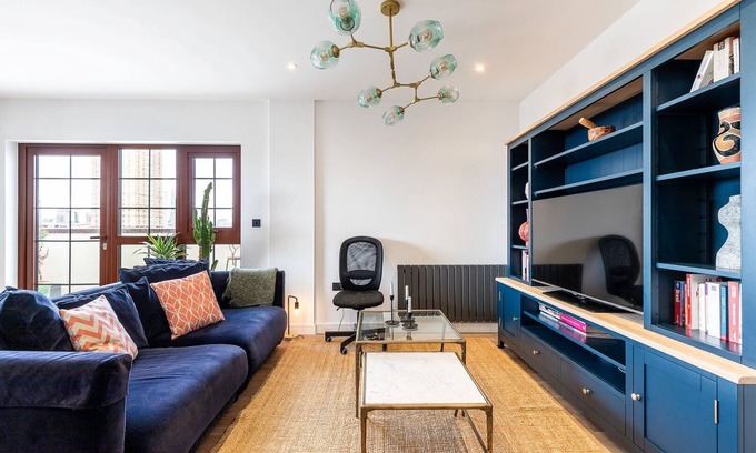 Shadwell Apartment | City View Spacious 2 Bedroom Penthouse