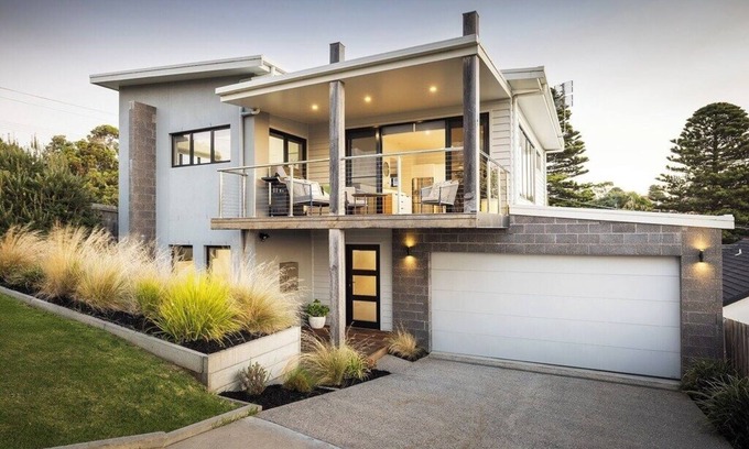 Warrnambool House | City Views on Williams. Luxurious Townhouse with free Wifi & Netflix