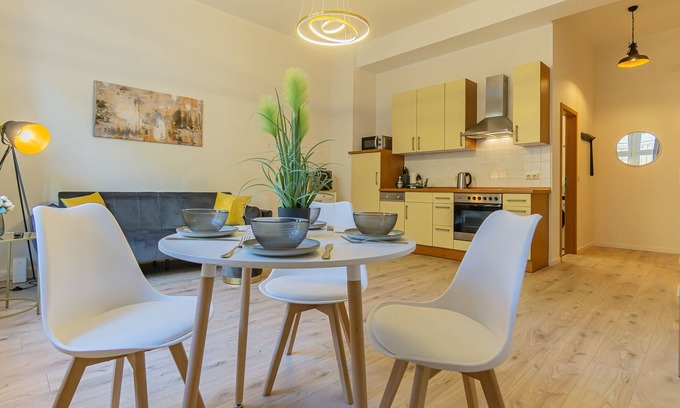 Cottbus Apartment | CityApartment - 53 m², 2 rooms, central, Netflix, kitchen, washing machine
