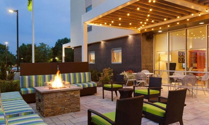 Newtonville Hotel | Cityscape Comfort! FREE Breakfast, Pets Allowed, Indoor Pool