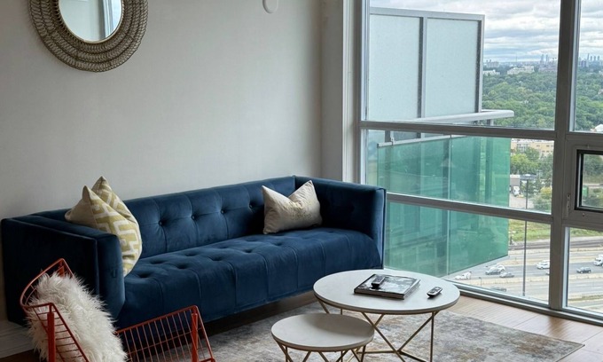 Downtown Toronto Hotel | Cityscape Luxury 1-bedroom