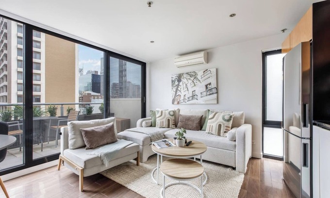 Chinatown Apartment | Cityscope Stylish CBD Pad with a View