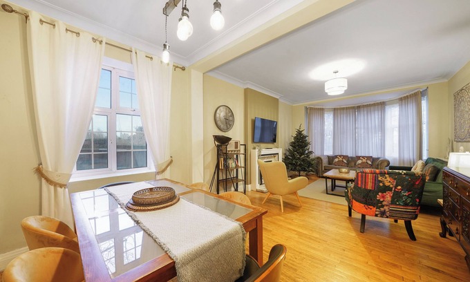 Hendon Apartment | CityStay QC Modern 3-bedroom apartment in charming London