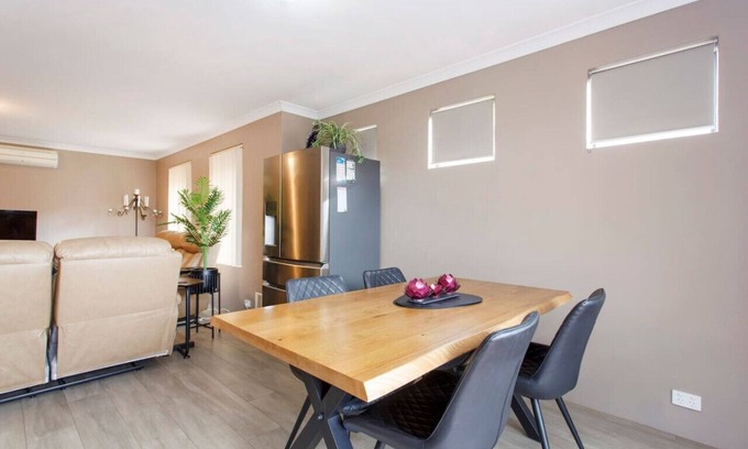 Cannington Villa | Civic Garden Villa close to Westfield Shopping Centre