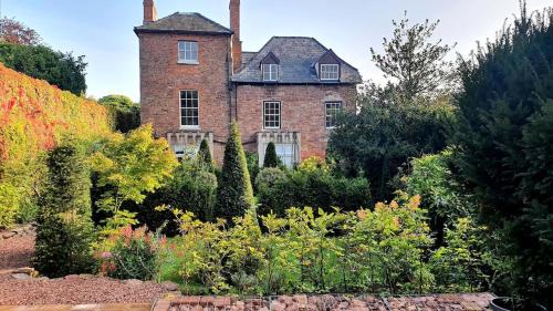 Ross-on-Wye Apartment | Clairville Apartment - Garden Terrace, Central Ross-on-Wye