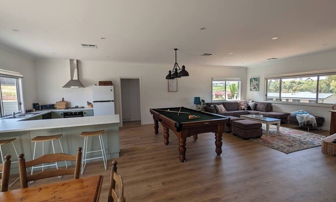 Upper Wakefield House | Clare Valley Escape, New home with pool table and 4 bedrooms on the Riesling Trail