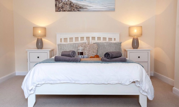 West Cliff Cottage | Clarence Cottage 2 Bedroom Cottage in Whitby